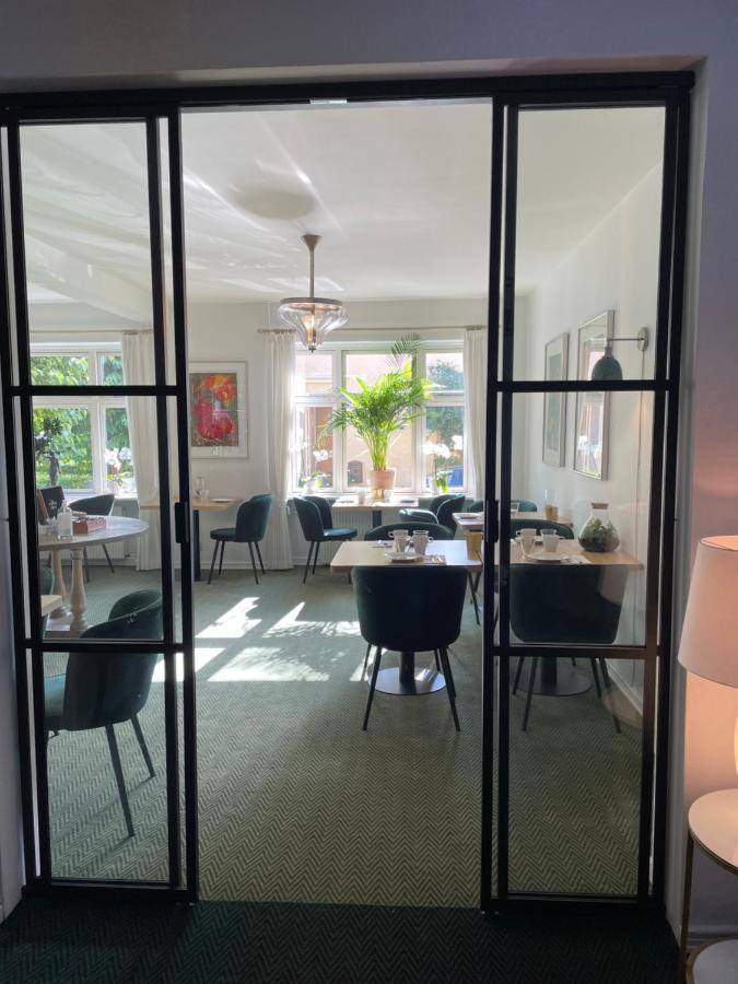 אודנזה Villa A Hotel מראה חיצוני תמונה